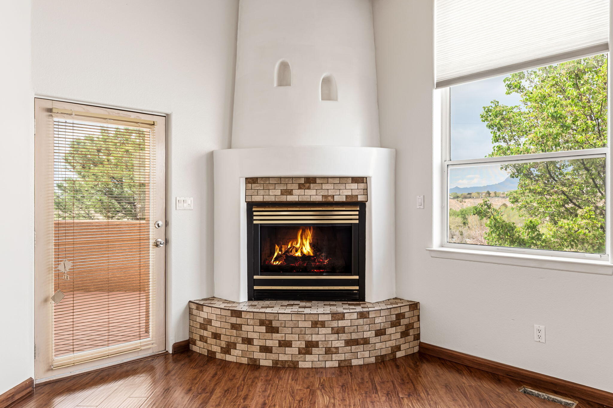 901 Calle Coronado SE