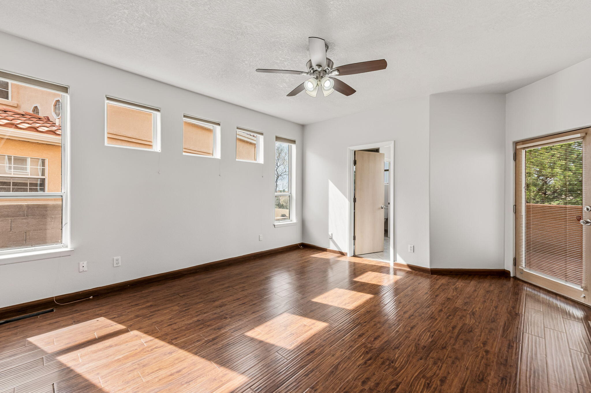 901 Calle Coronado SE