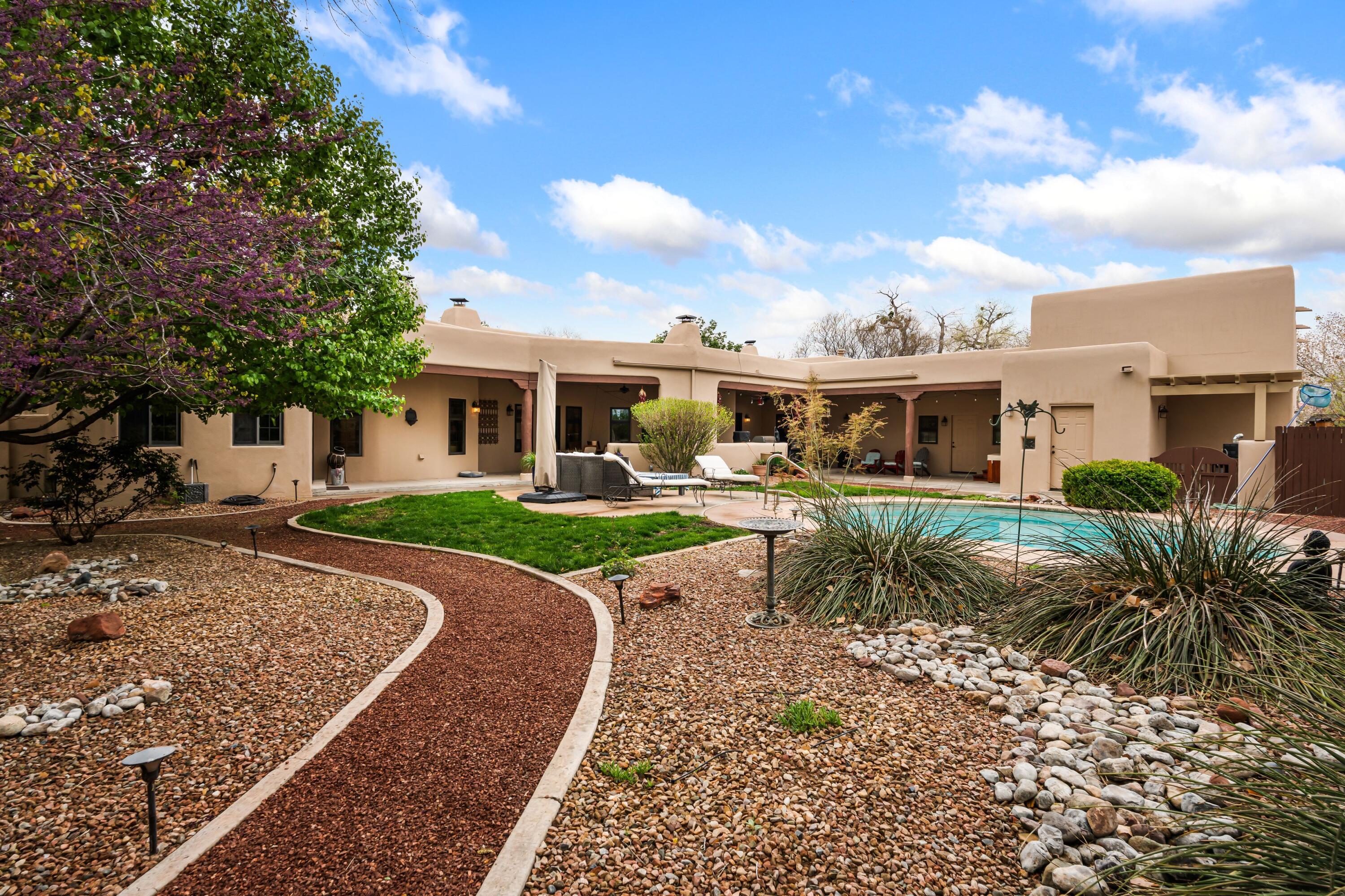 924 Camino Vista Rio