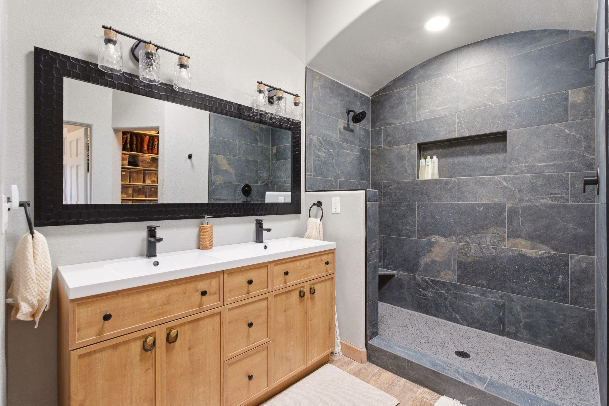 12107 Holly Avenue NE