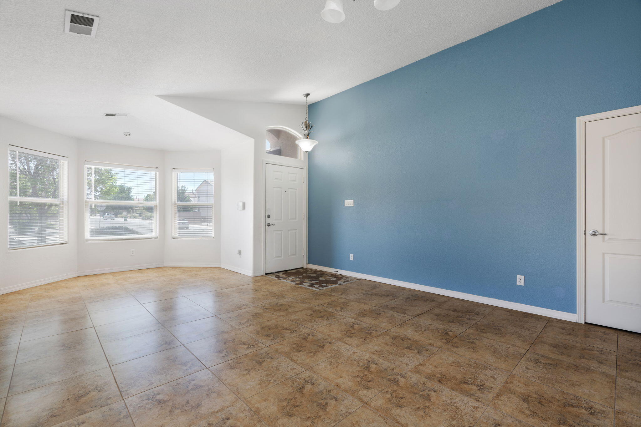 2100 Violeta Circle SE
