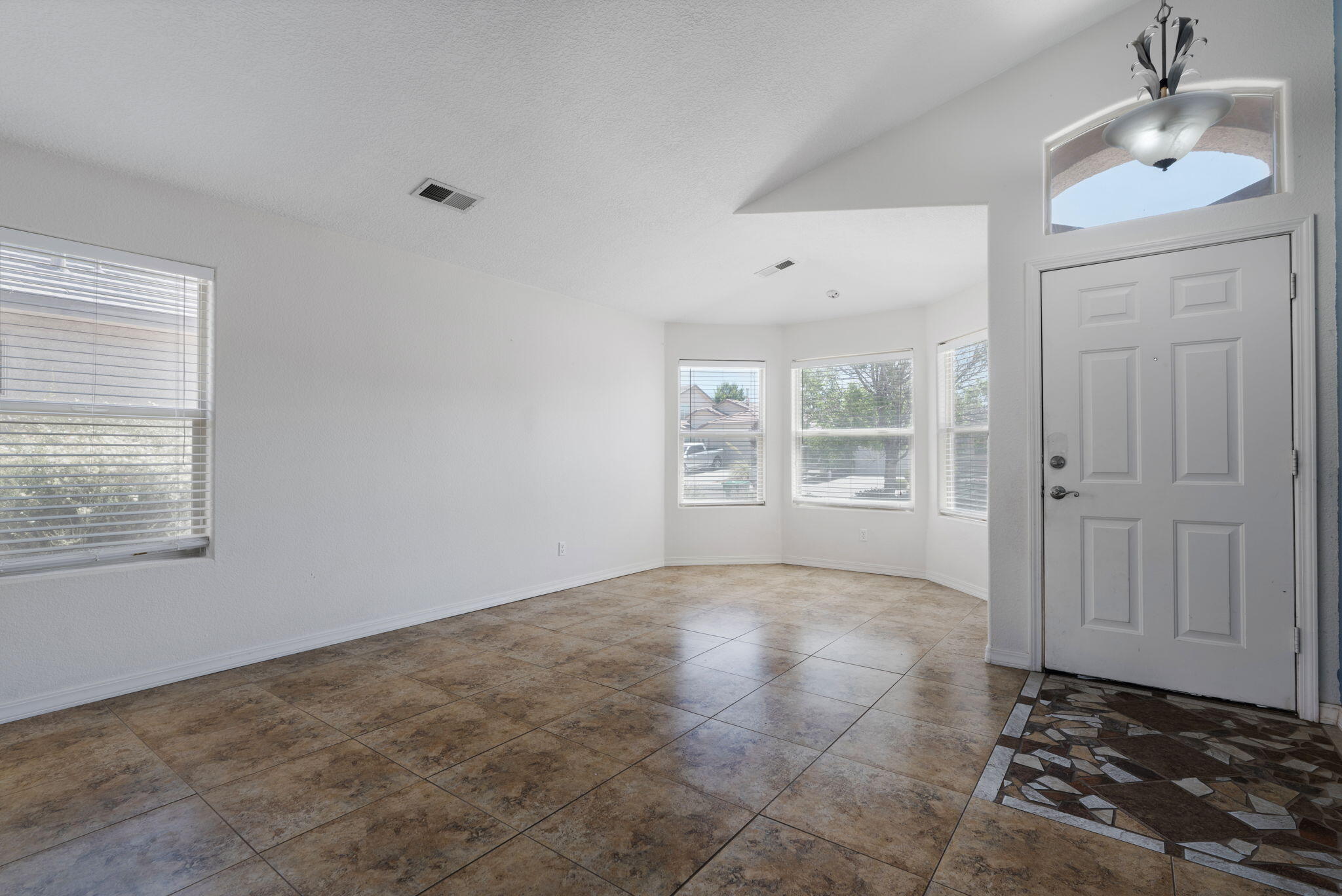 2100 Violeta Circle SE