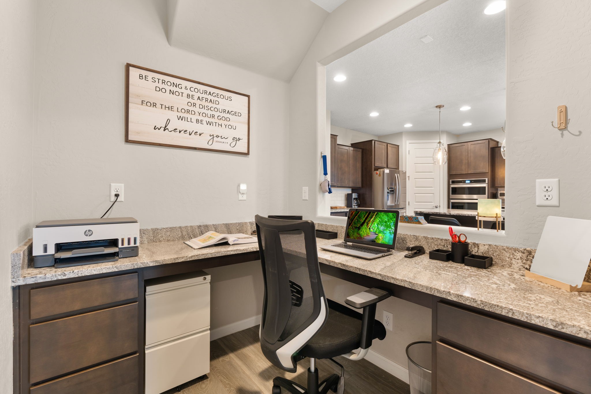 2802 Kings Canyon Loop NE