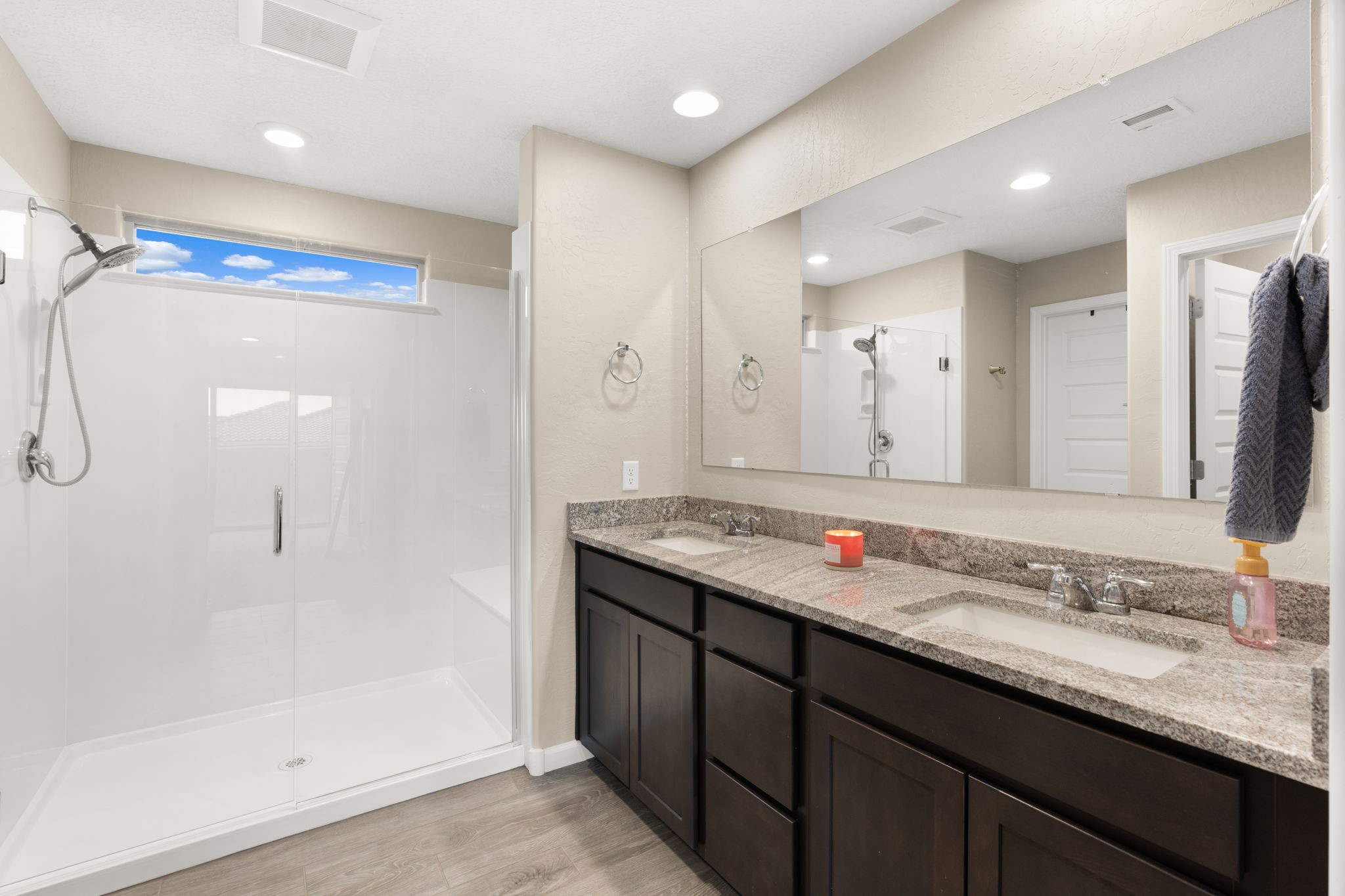 2802 Kings Canyon Loop NE