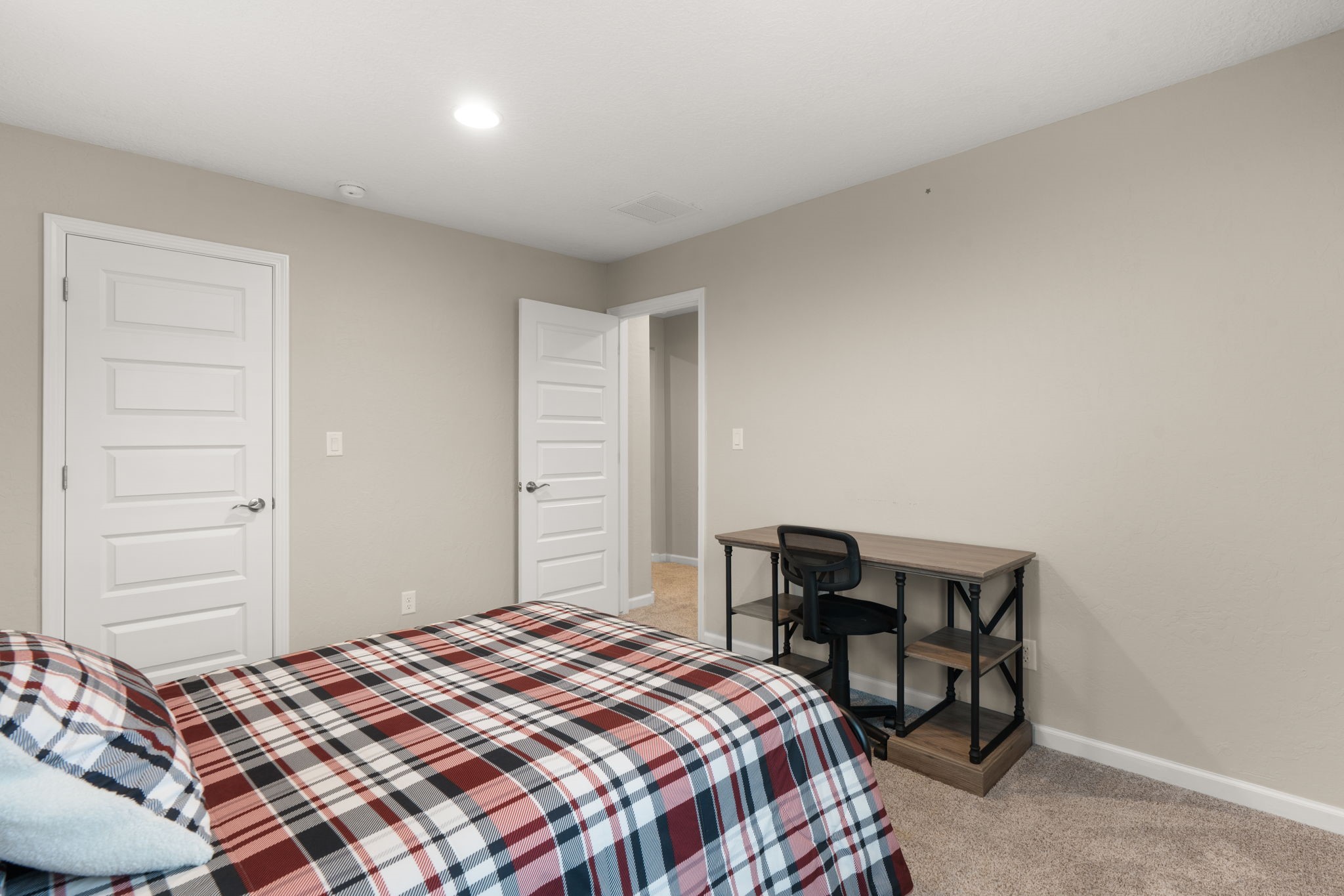 2802 Kings Canyon Loop NE