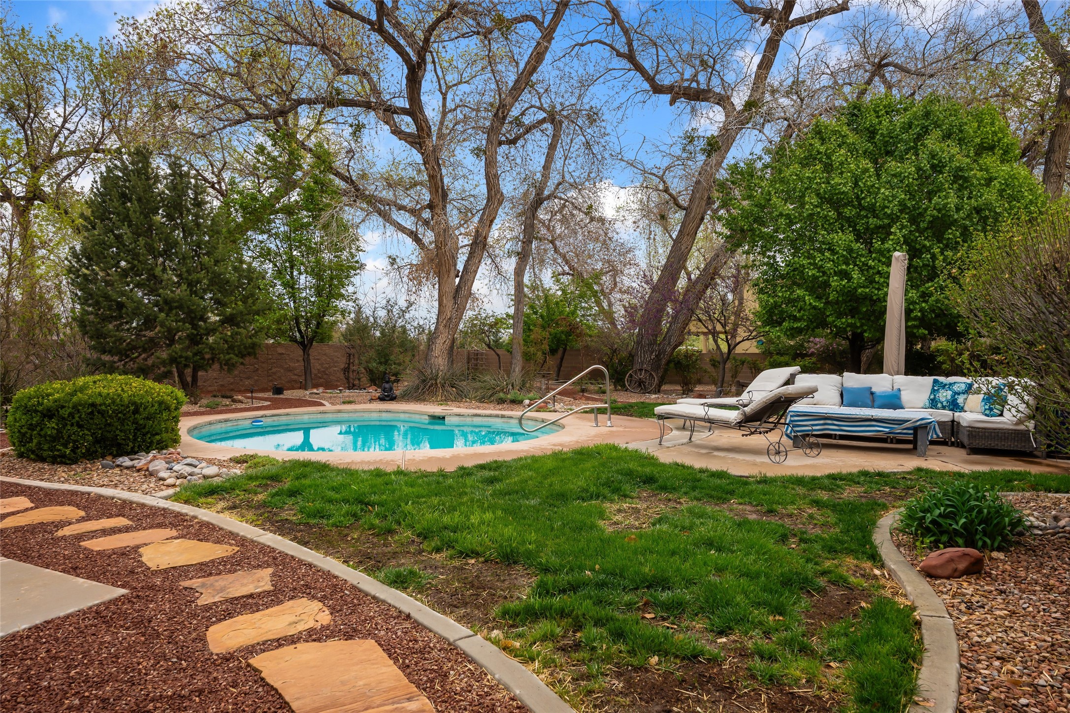 924 Camino Vista Rio