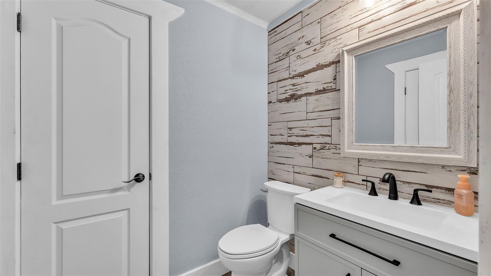 5653 HILLSIDE LANDINGS RD