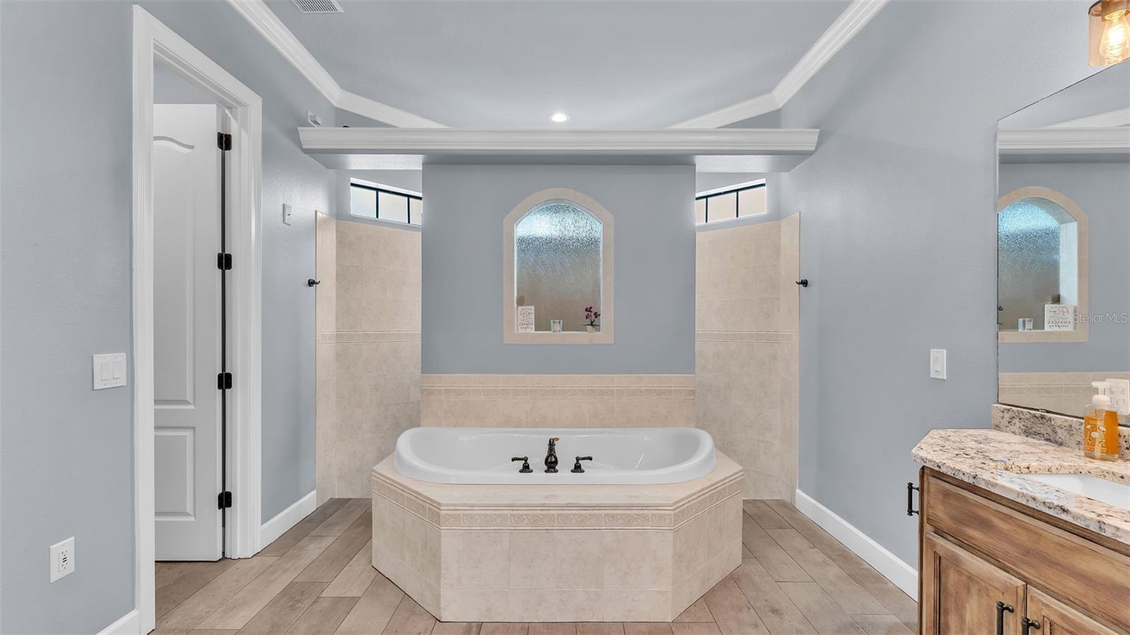 5653 HILLSIDE LANDINGS RD