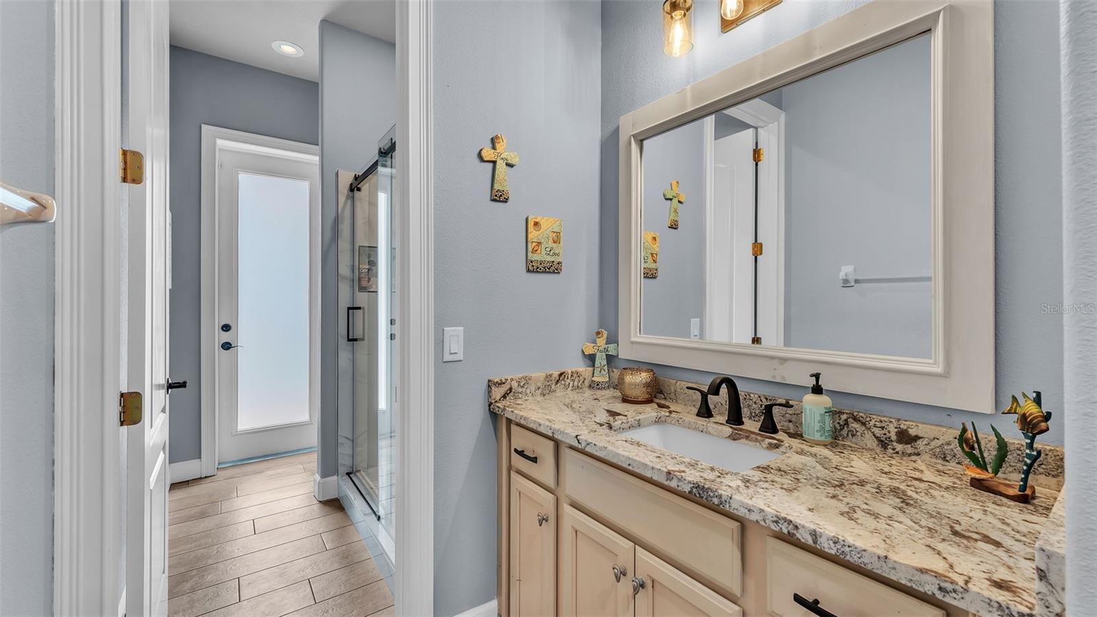 5653 HILLSIDE LANDINGS RD