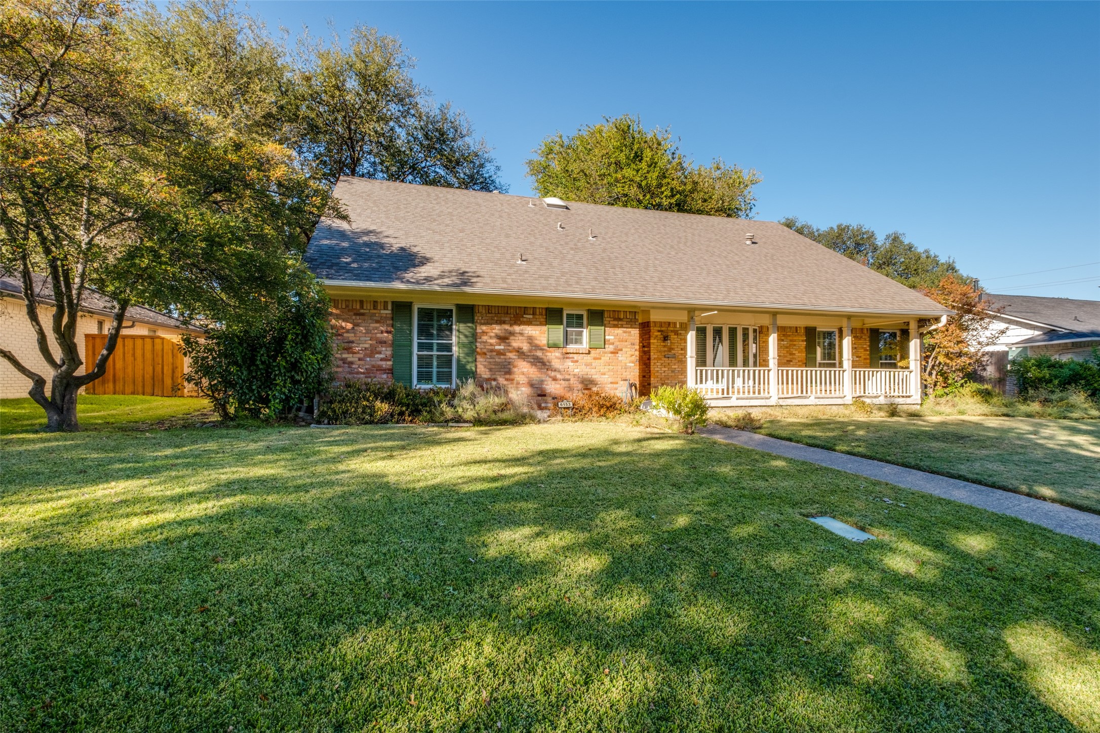 6153 Glennox Lane