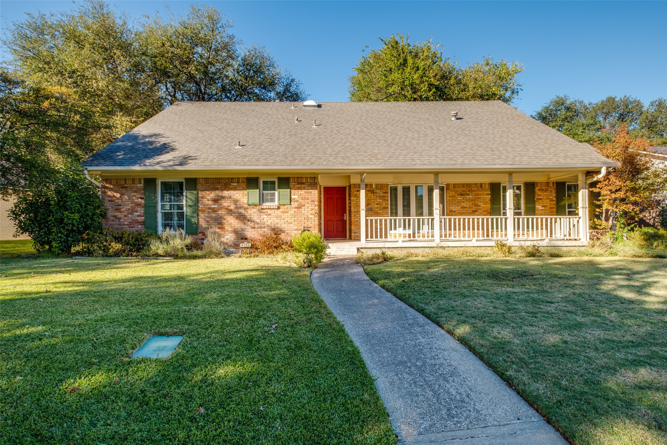 6153 Glennox Lane