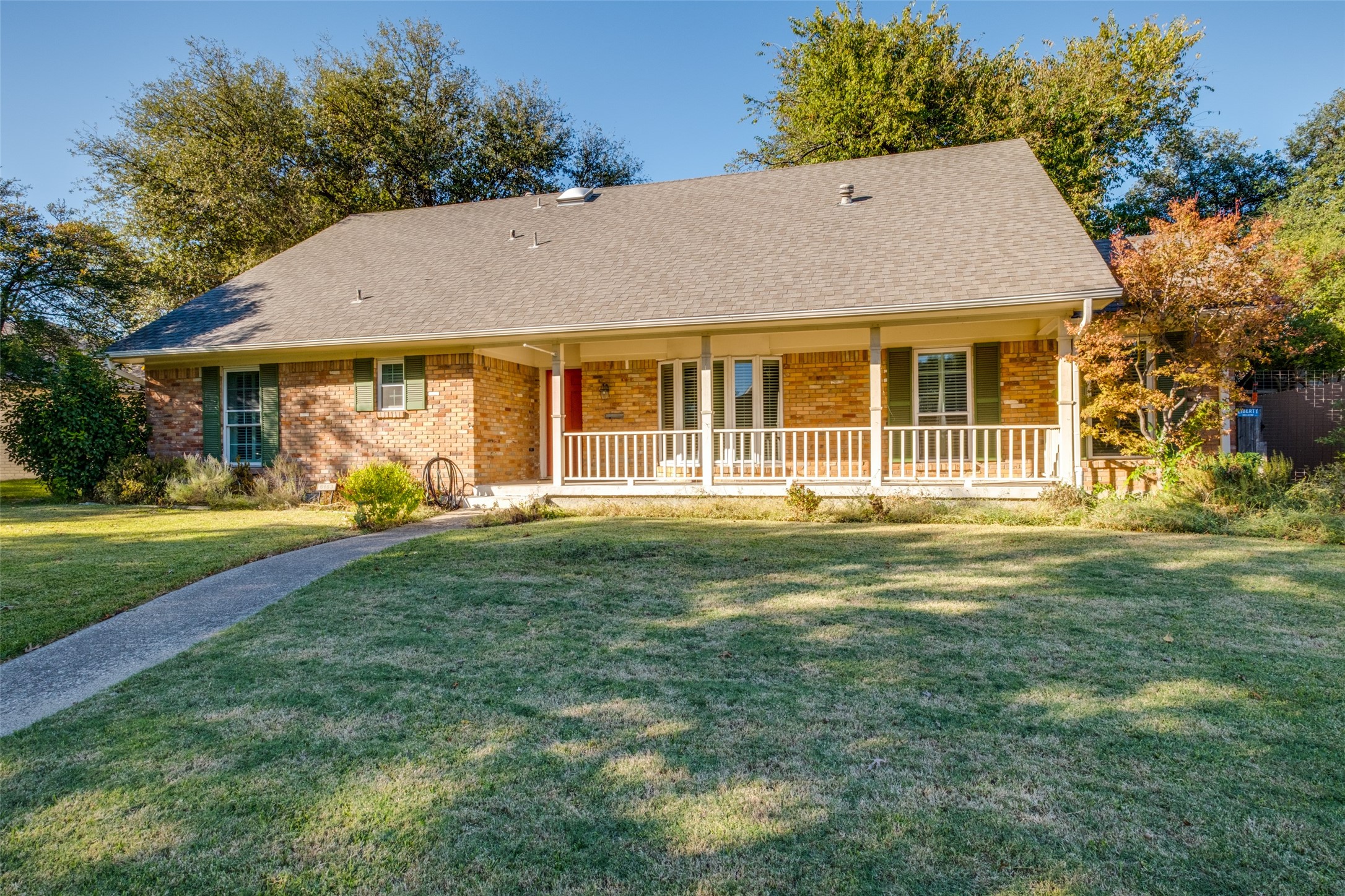 6153 Glennox Lane