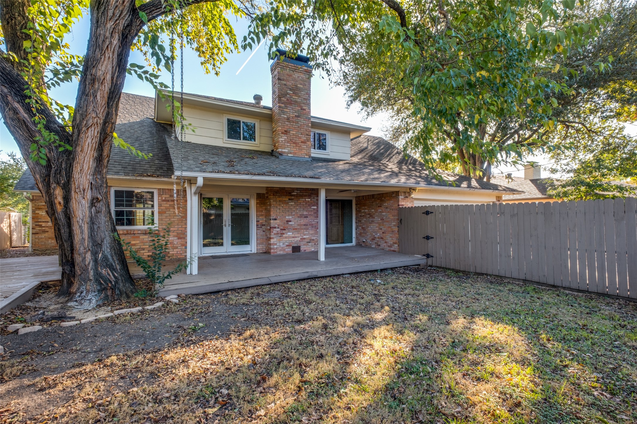 6153 Glennox Lane