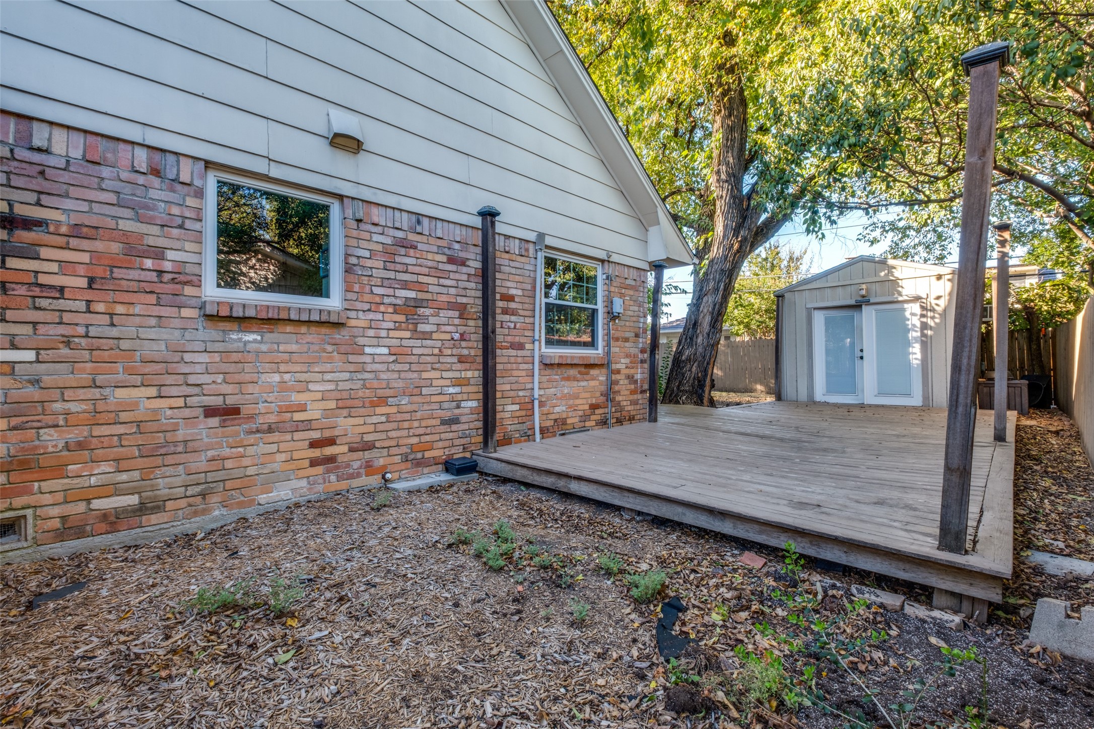 6153 Glennox Lane