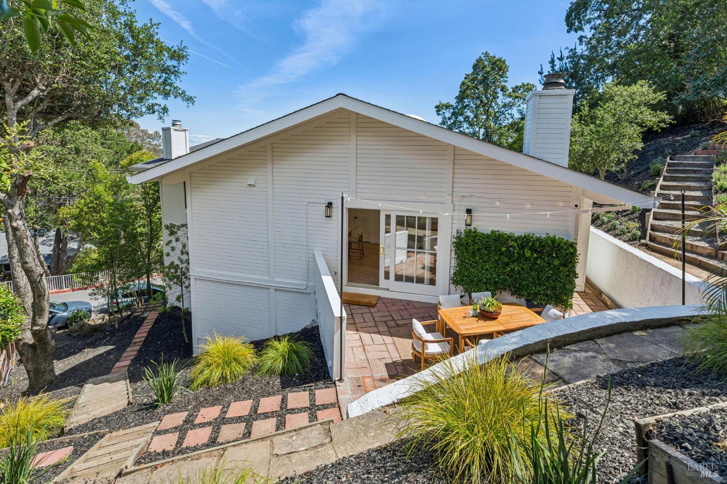 17 Longwood Drive