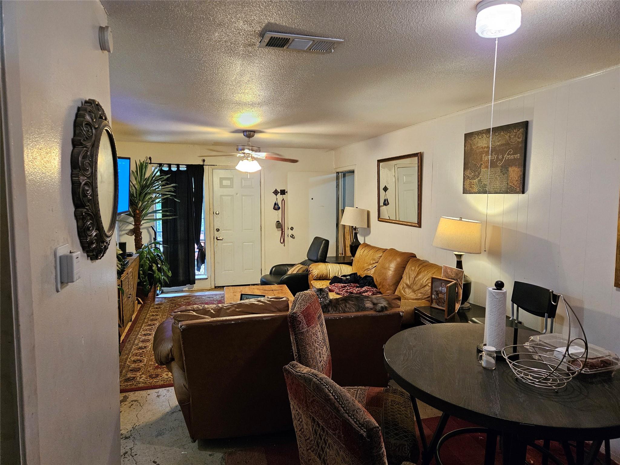 1909 Hearthside DR