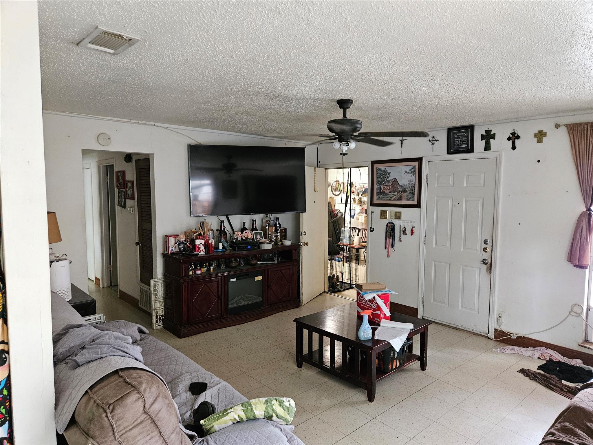 1909 Hearthside DR