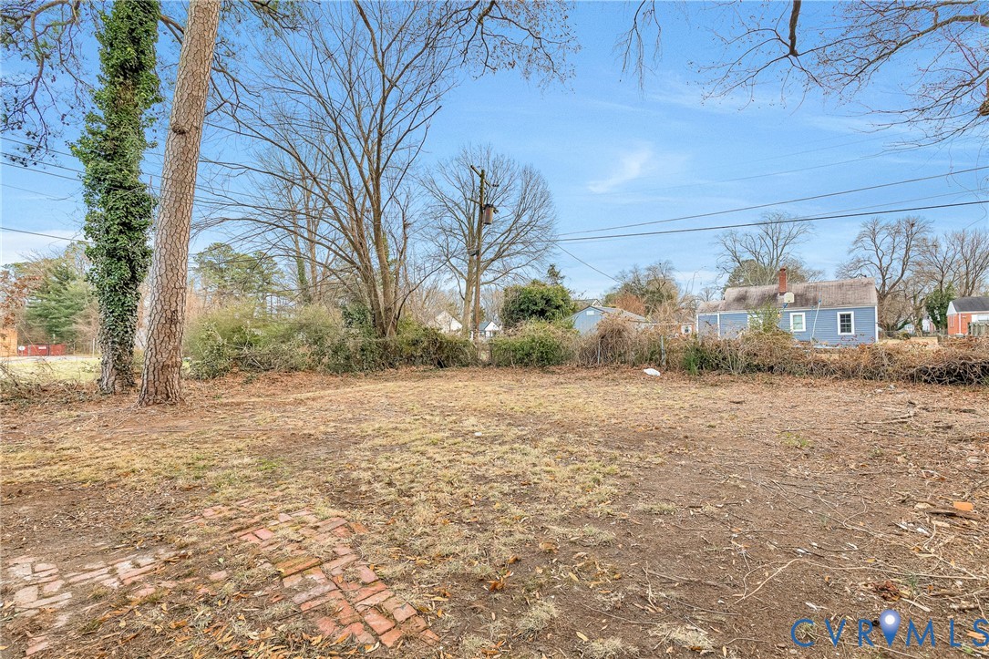 109 E Laburnum Ave