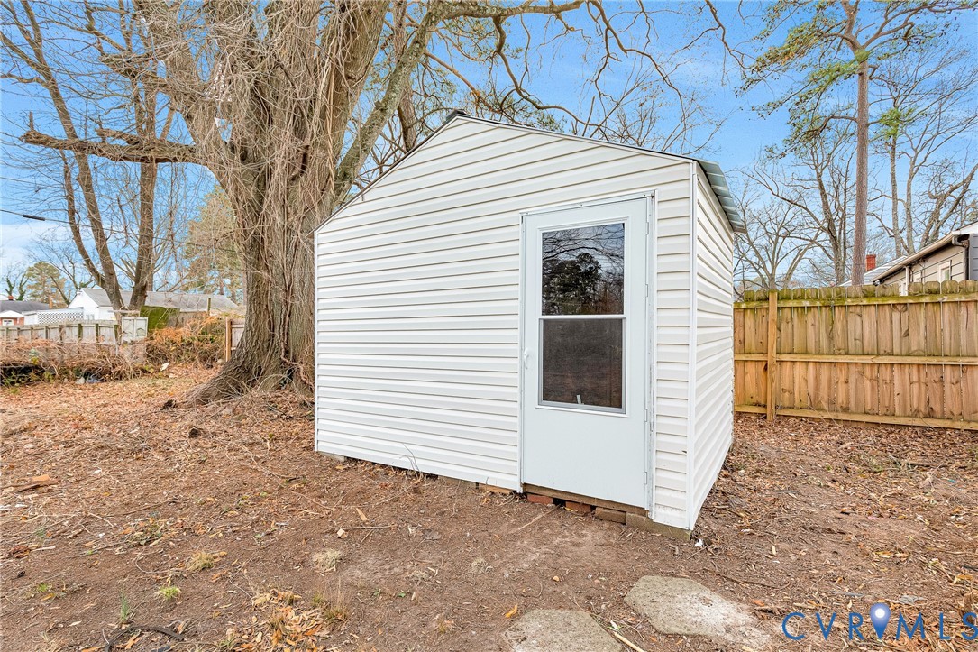 109 E Laburnum Ave