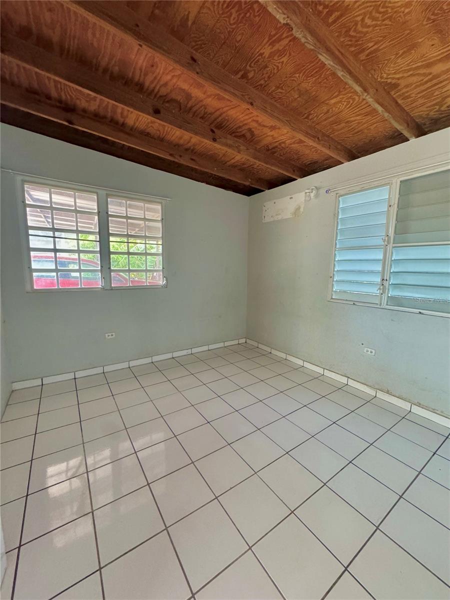 38 CALLE HUCAR URB. VILLA FLORES