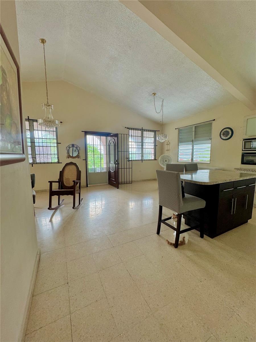 38 CALLE HUCAR URB. VILLA FLORES