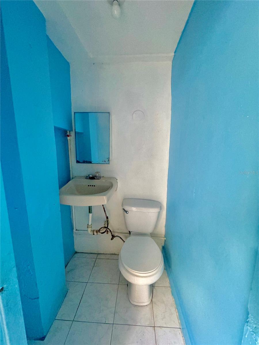 38 CALLE HUCAR URB. VILLA FLORES