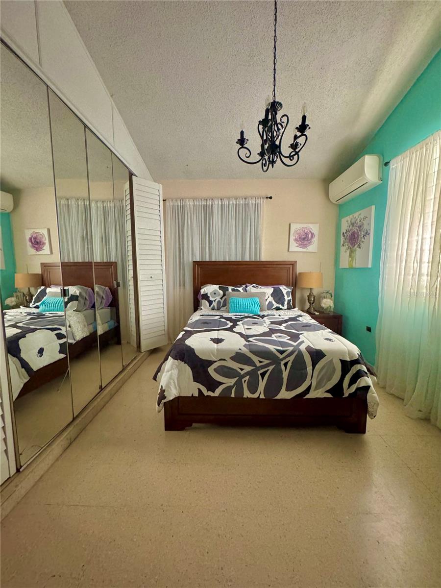 38 CALLE HUCAR URB. VILLA FLORES