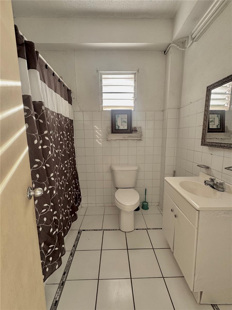 38 CALLE HUCAR URB. VILLA FLORES