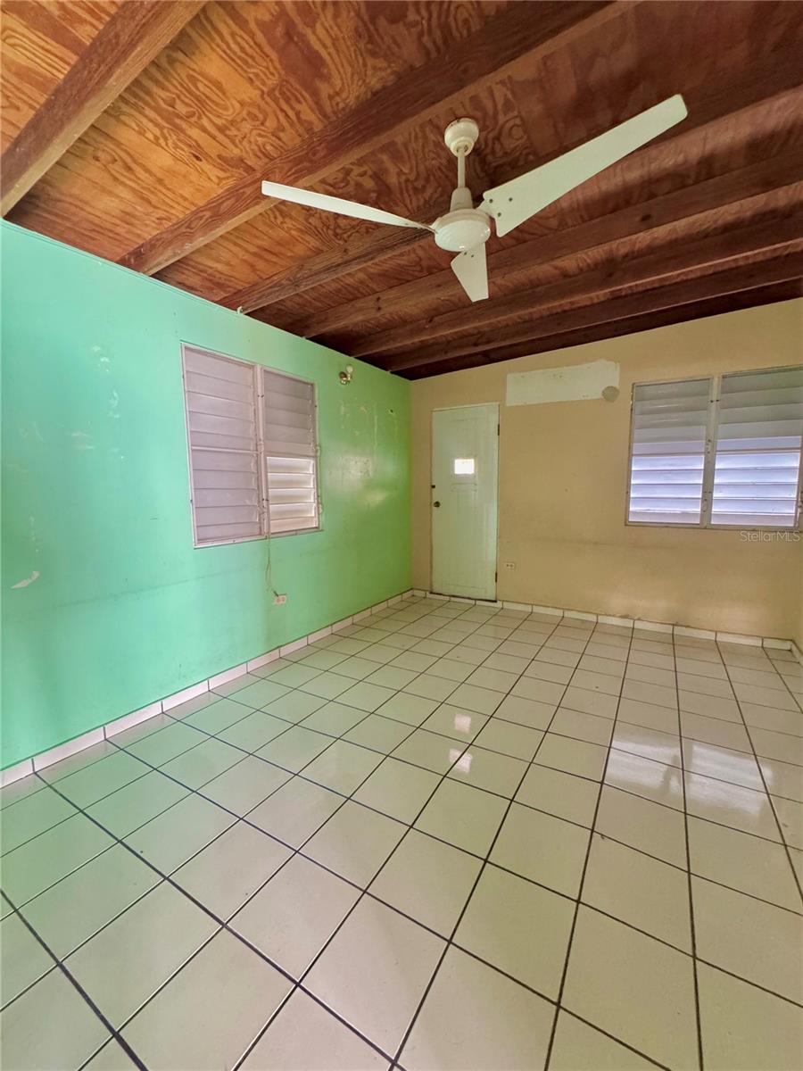 38 CALLE HUCAR URB. VILLA FLORES