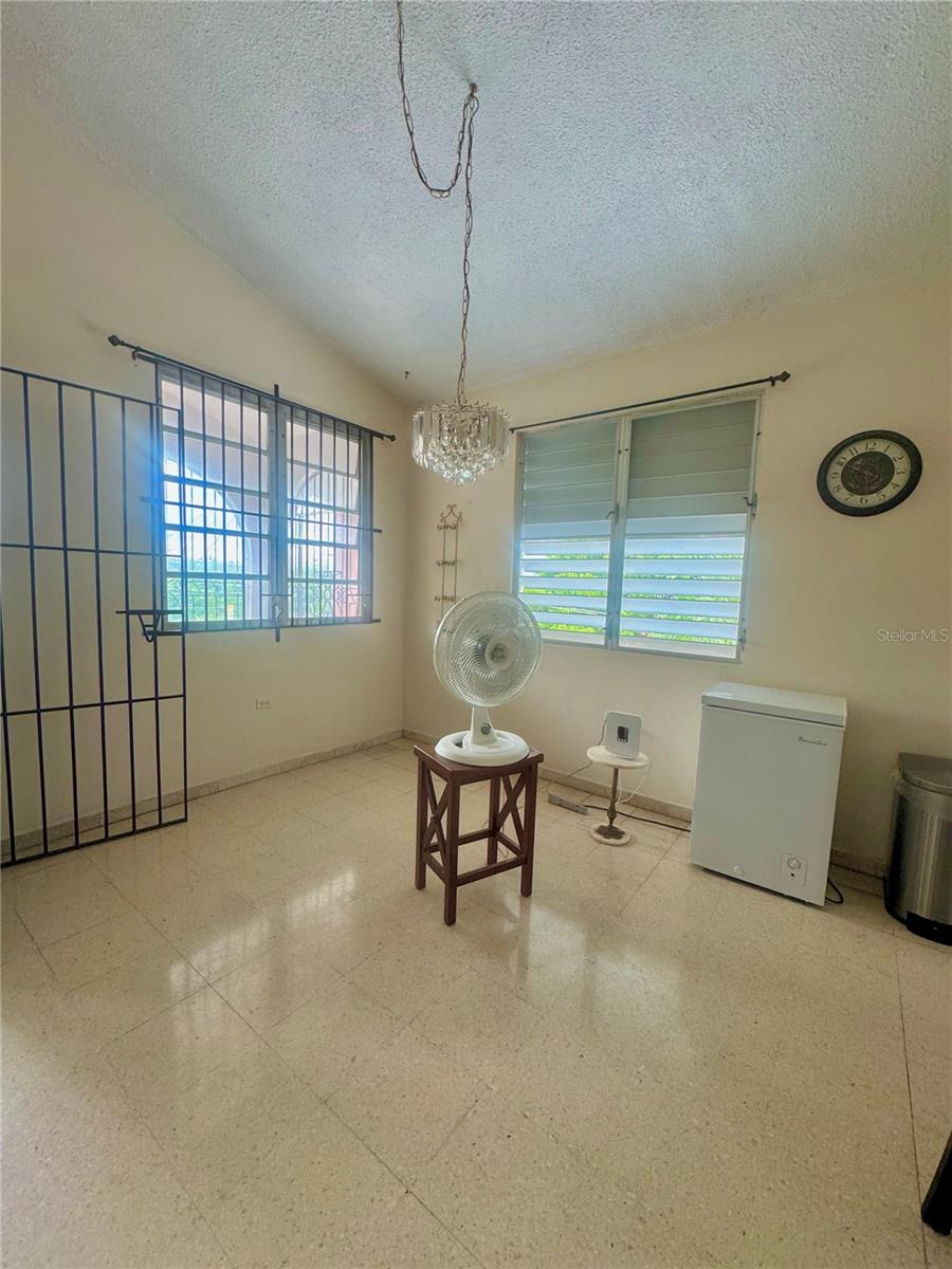 38 CALLE HUCAR URB. VILLA FLORES