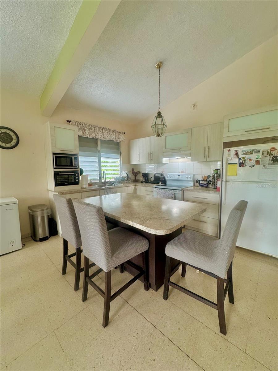 38 CALLE HUCAR URB. VILLA FLORES