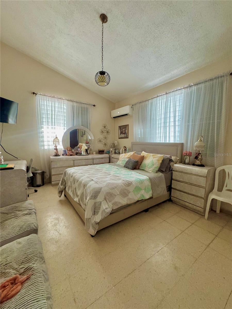 38 CALLE HUCAR URB. VILLA FLORES