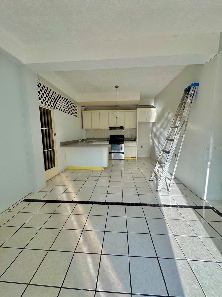 38 CALLE HUCAR URB. VILLA FLORES