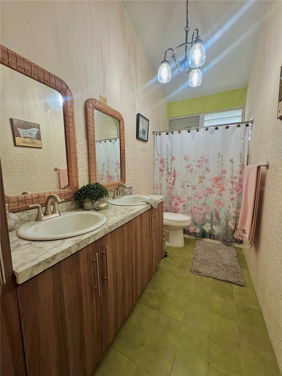 38 CALLE HUCAR URB. VILLA FLORES