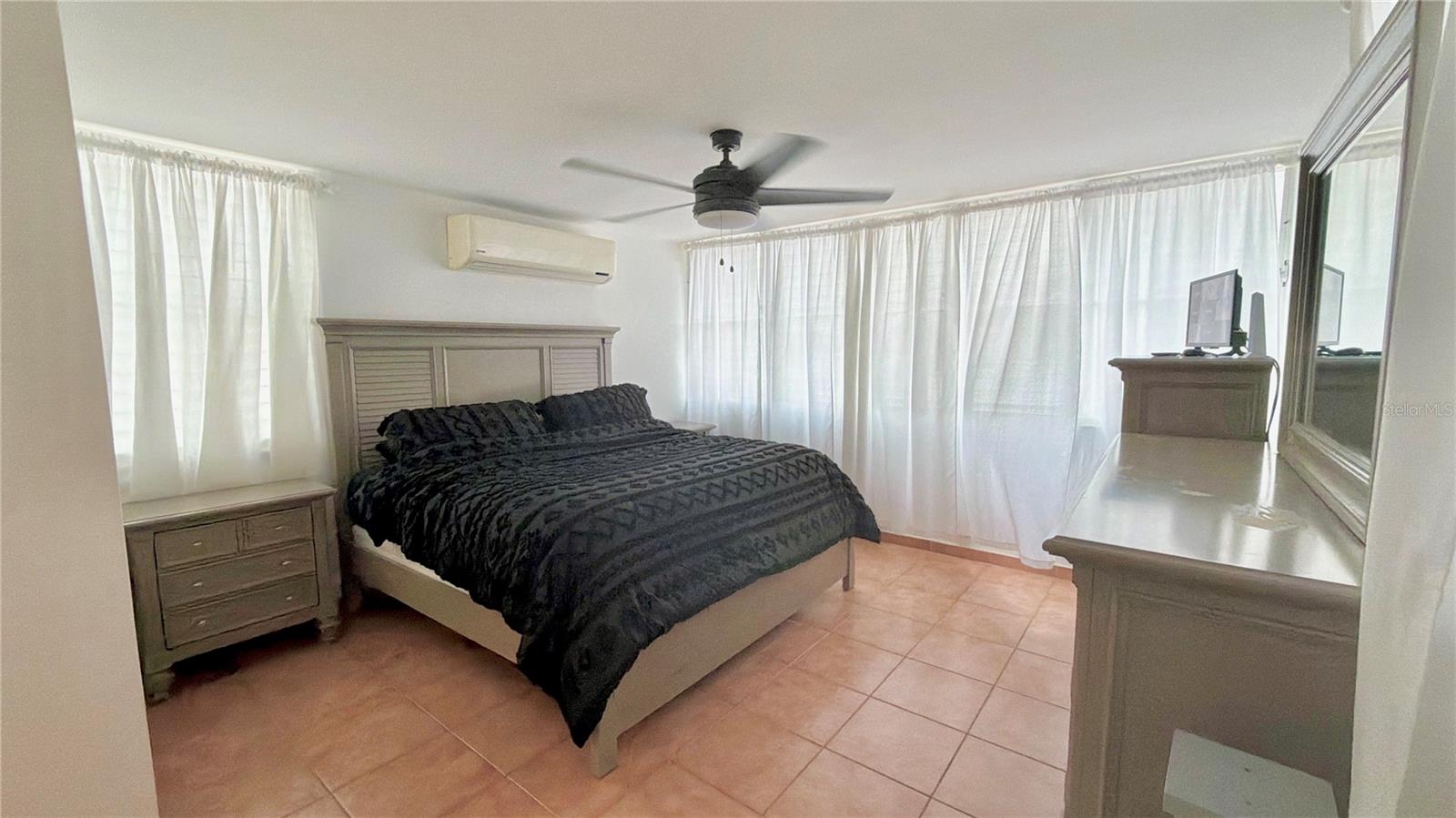 F-23 TOPACIO ST. URB PASEO REAL