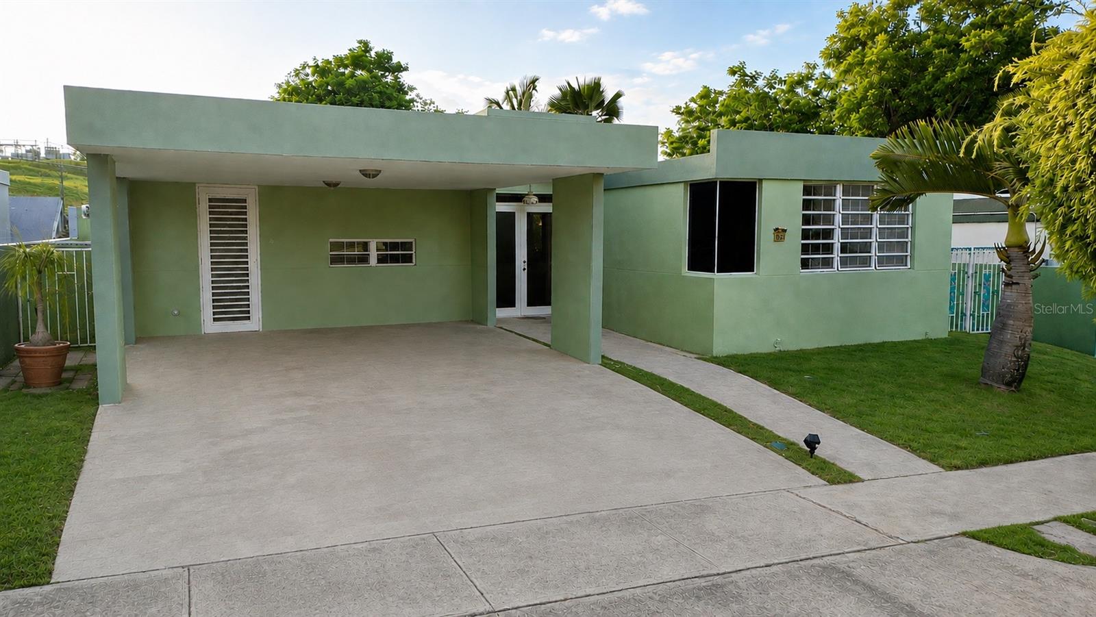 B-21 MANSIONES DE CABO ROJO