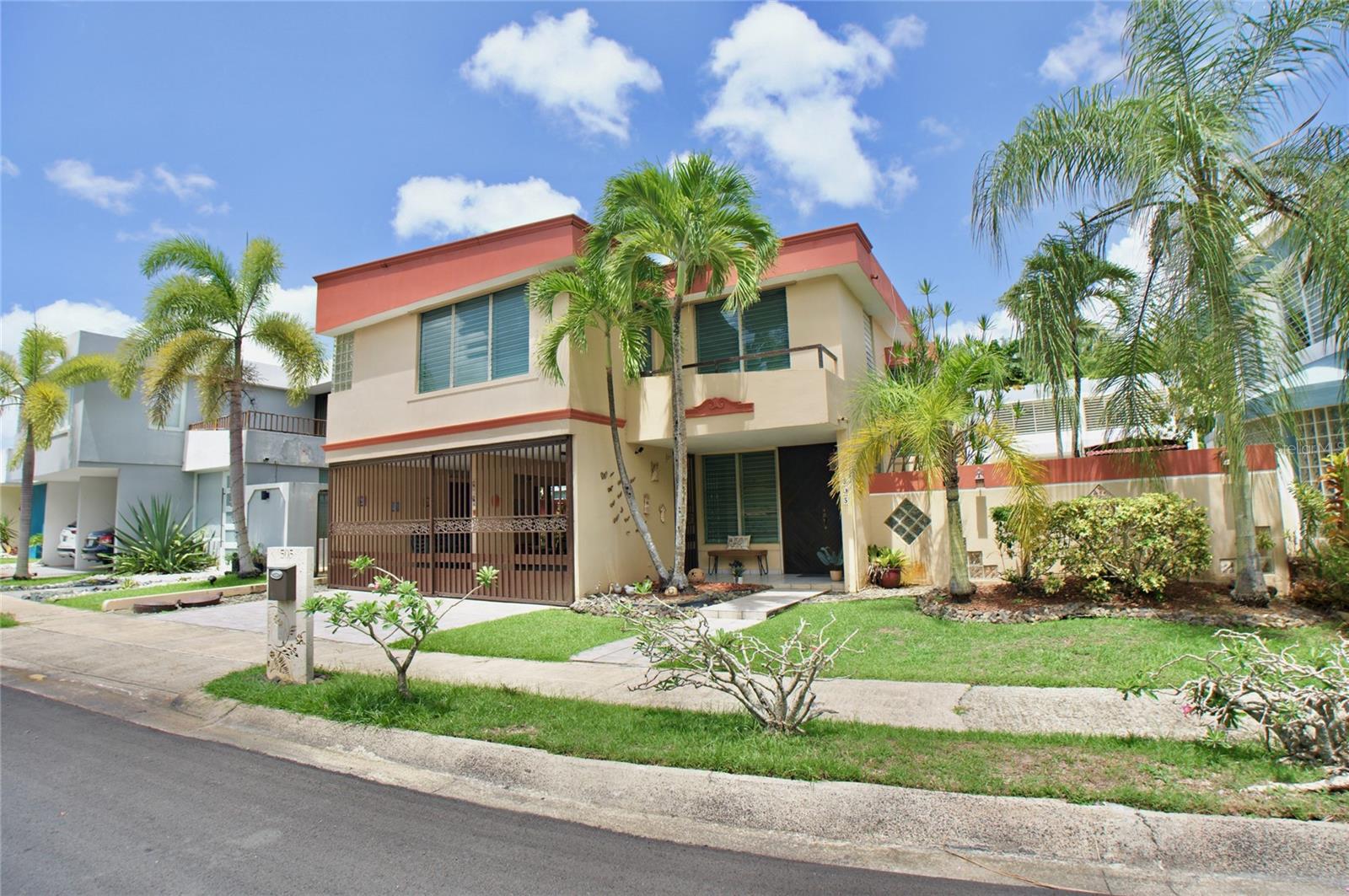 Calle 1 E-5 URB VALLE ESCONDIDO
