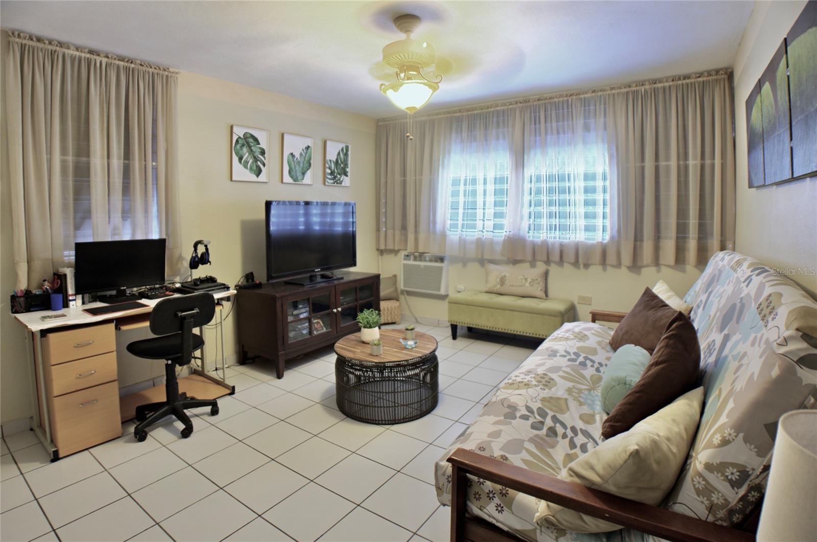 Calle 1 E-5 URB VALLE ESCONDIDO