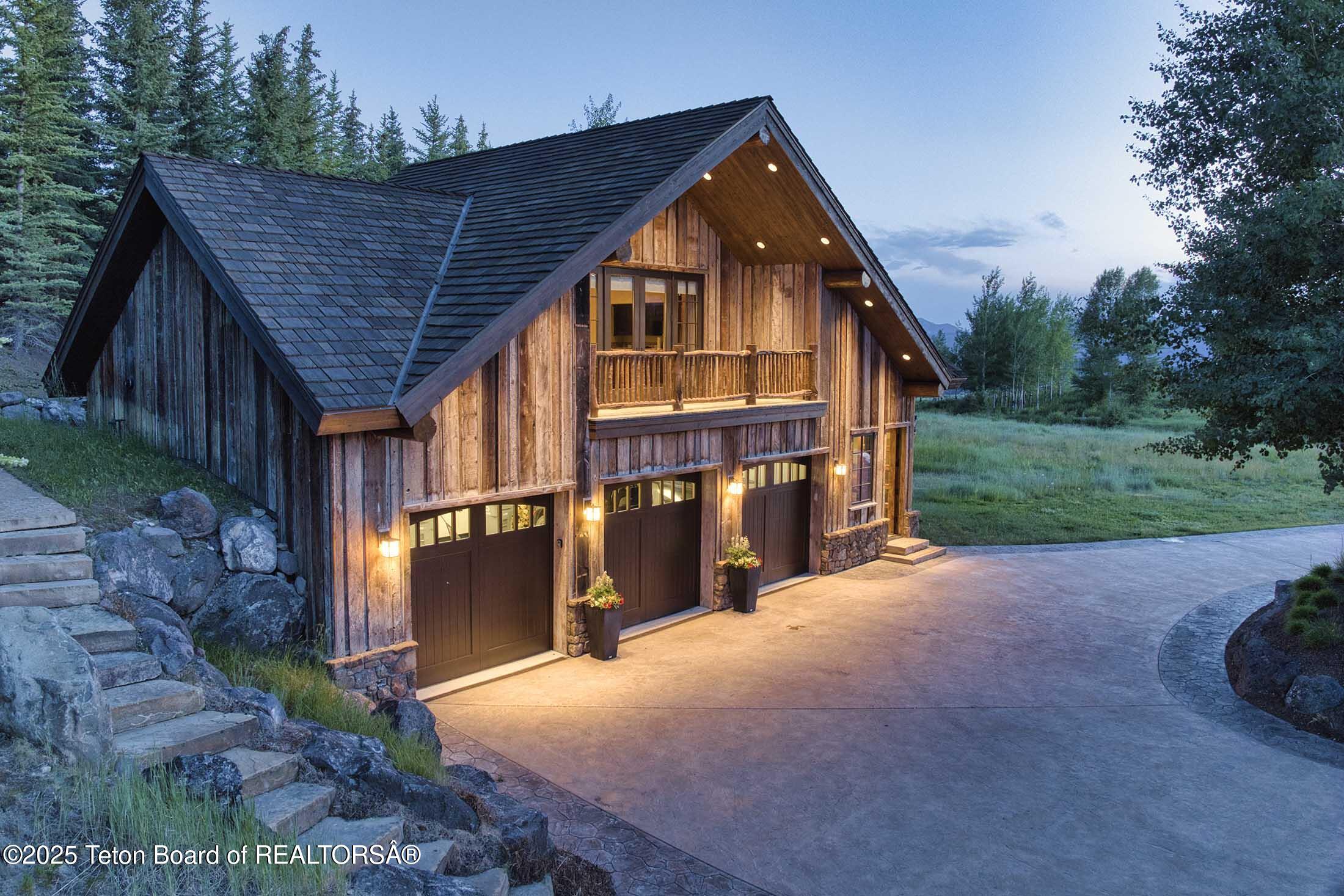 3000 N RIVA RIDGE Road