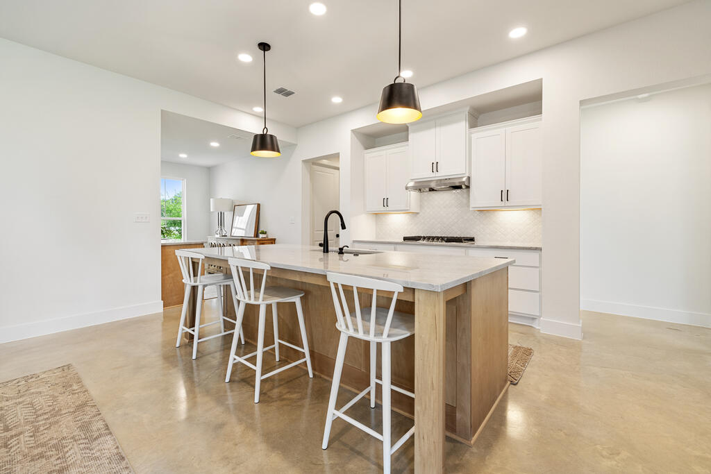 320 Spencer Ct