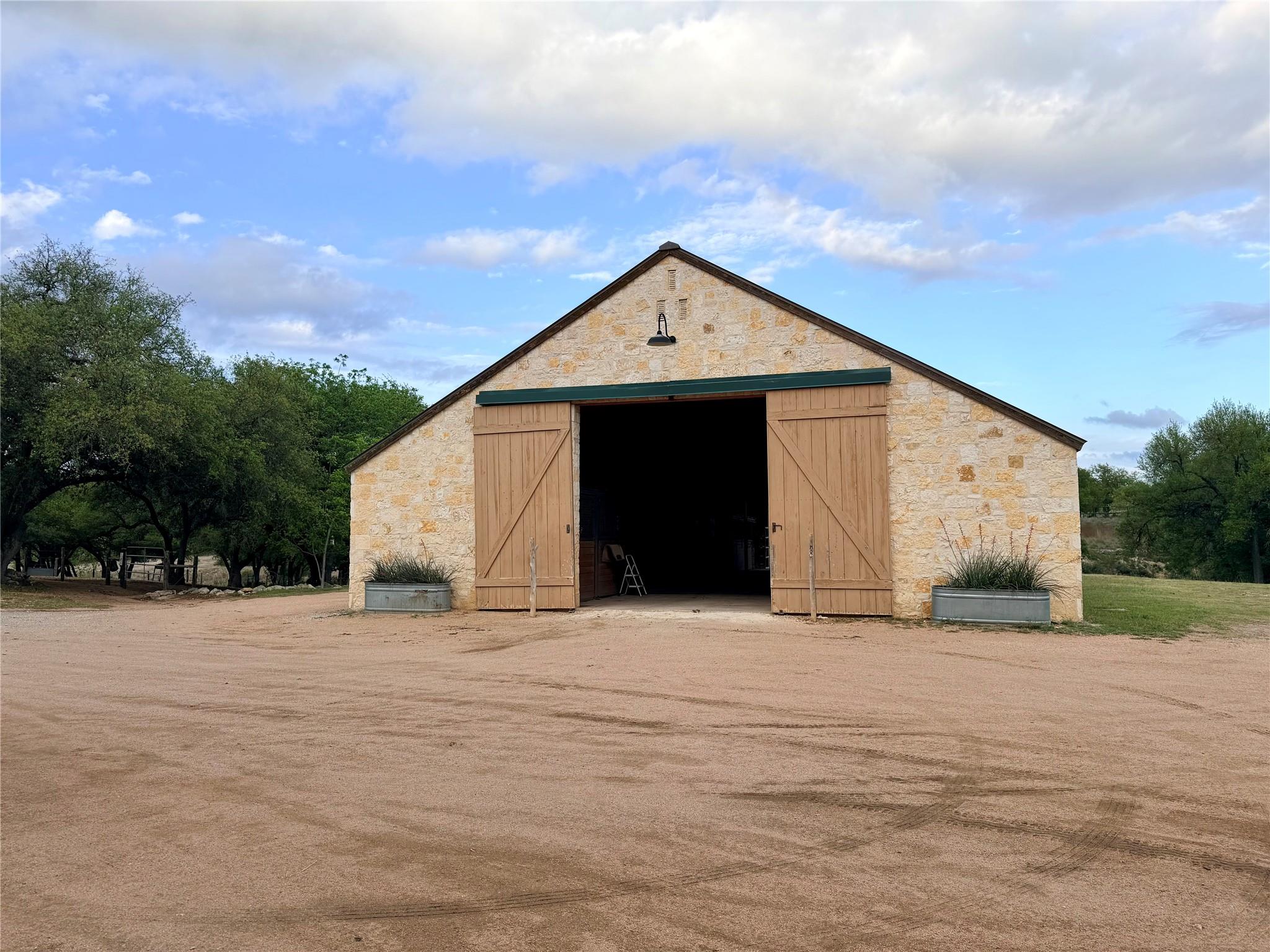 768 N Walnut Springs RD