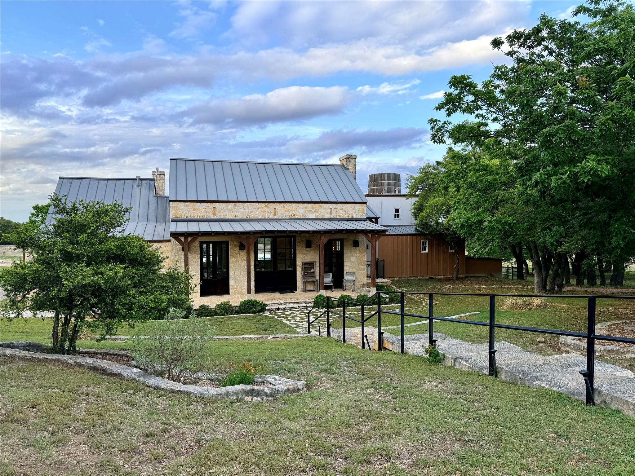 768 N Walnut Springs RD