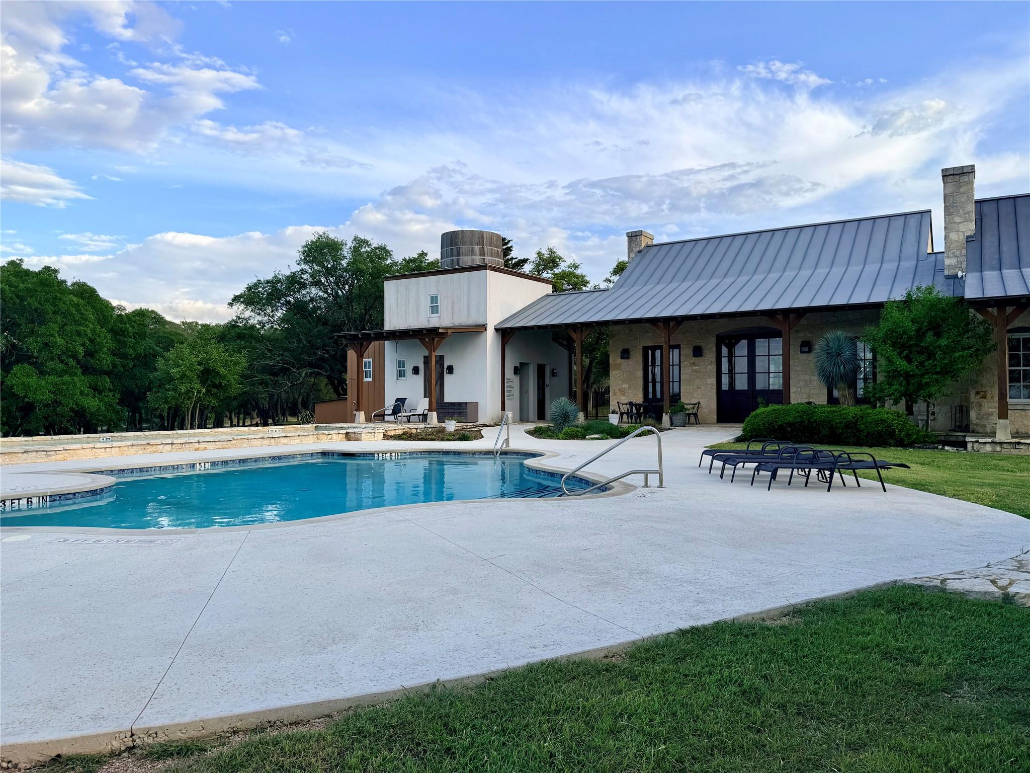 768 N Walnut Springs RD