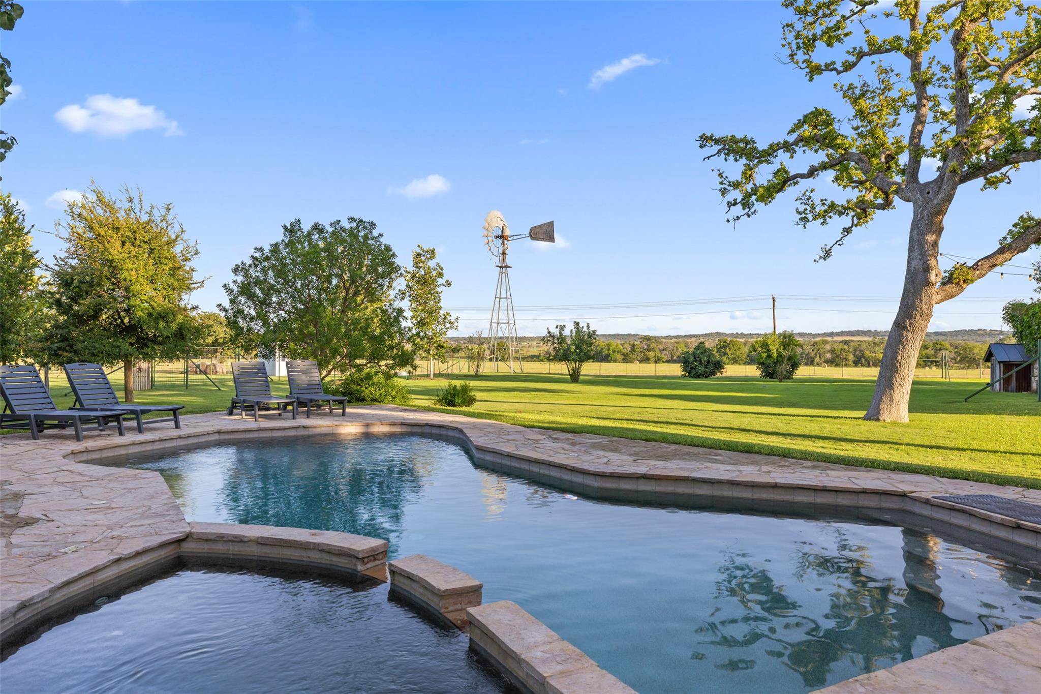 237 Draper Smith LN