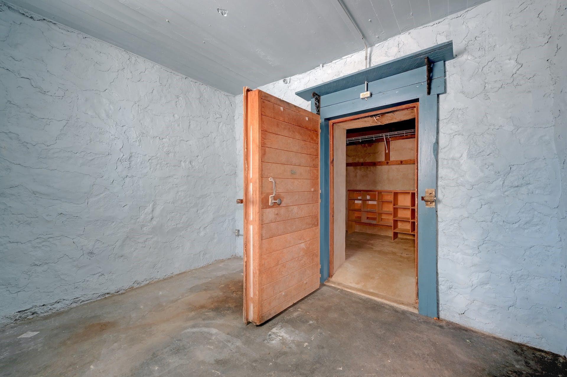 112 E Main ST