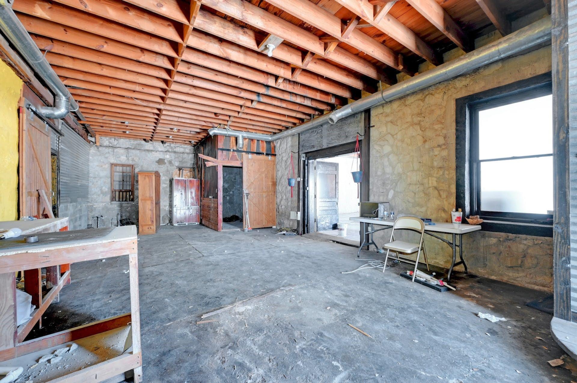 112 E Main ST