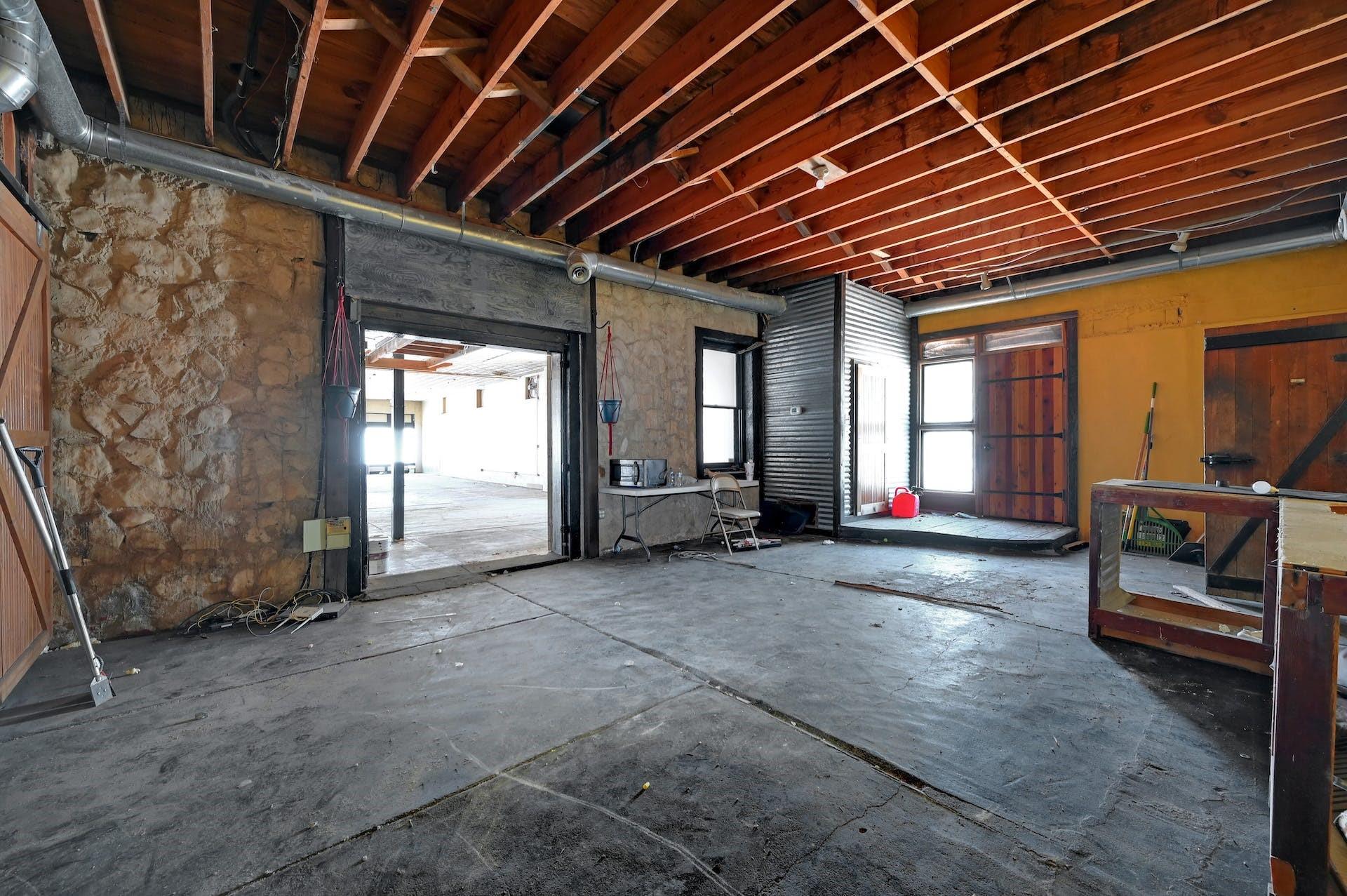 112 E Main ST