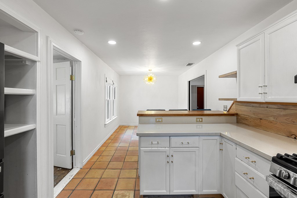 106 W Mulberry St