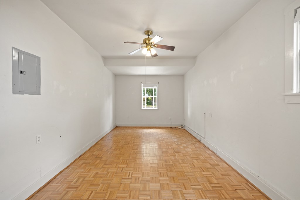 106 W Mulberry St