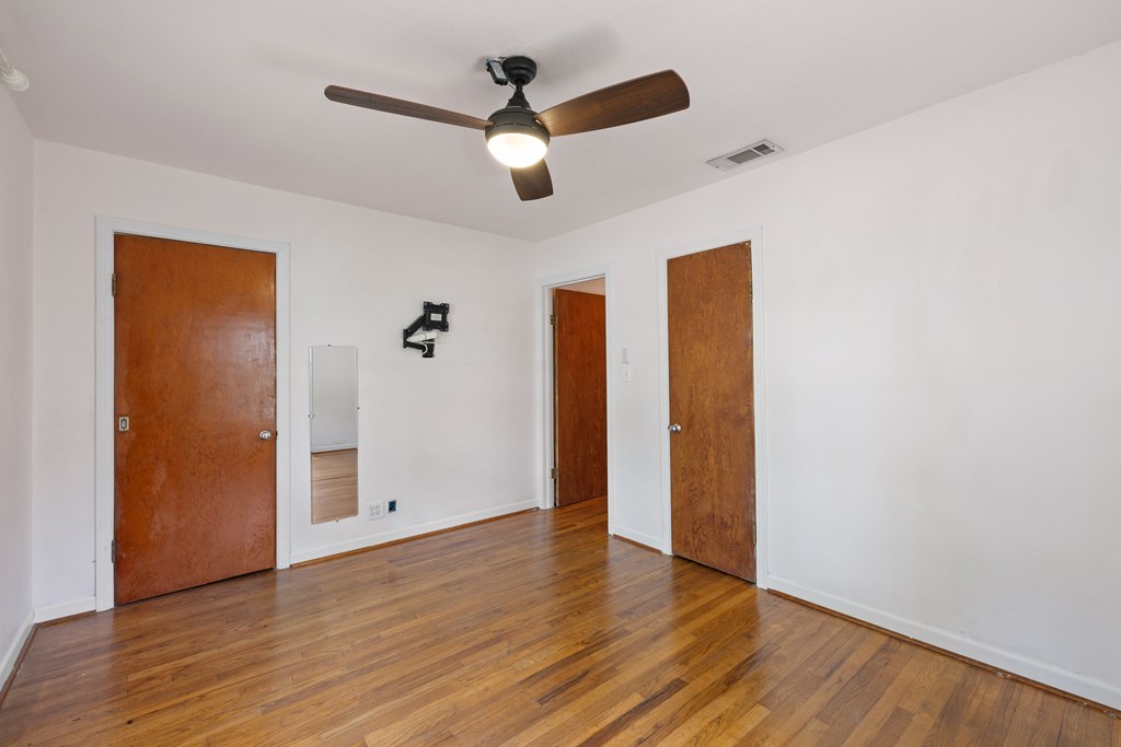 106 W Mulberry St